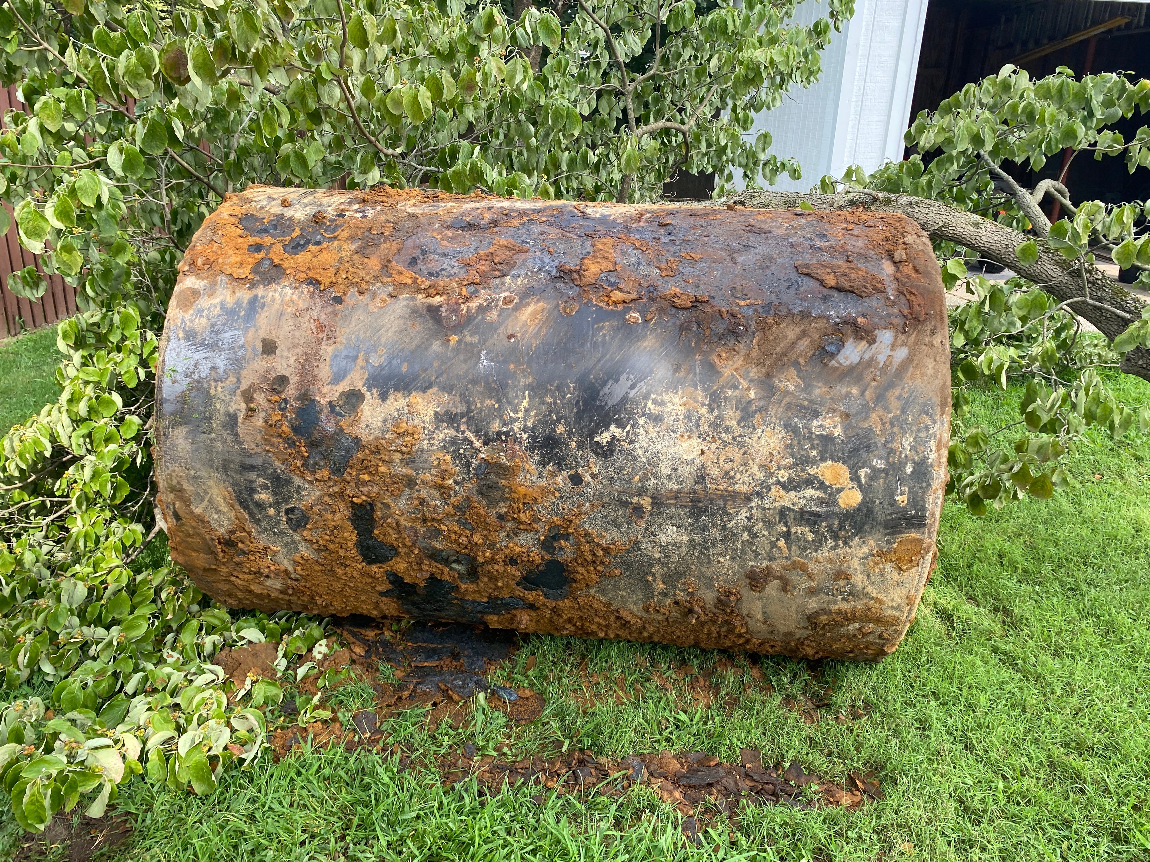 what are signs that a oil tank is leaking.