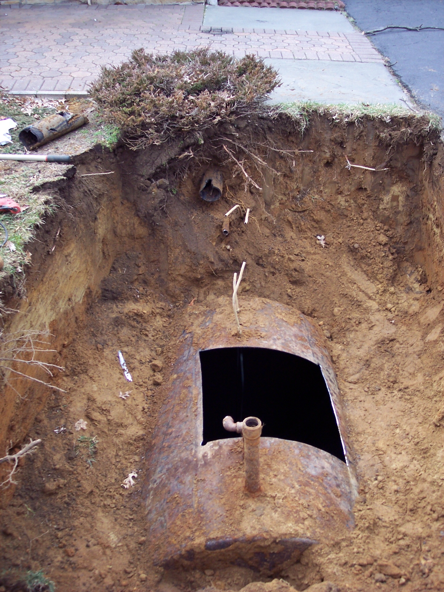 Hidden oil tank